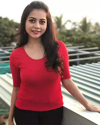 Puja Busty Model Call Girl